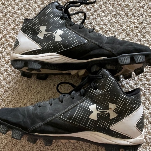 Baseball Cleats - Picture 3 of 8